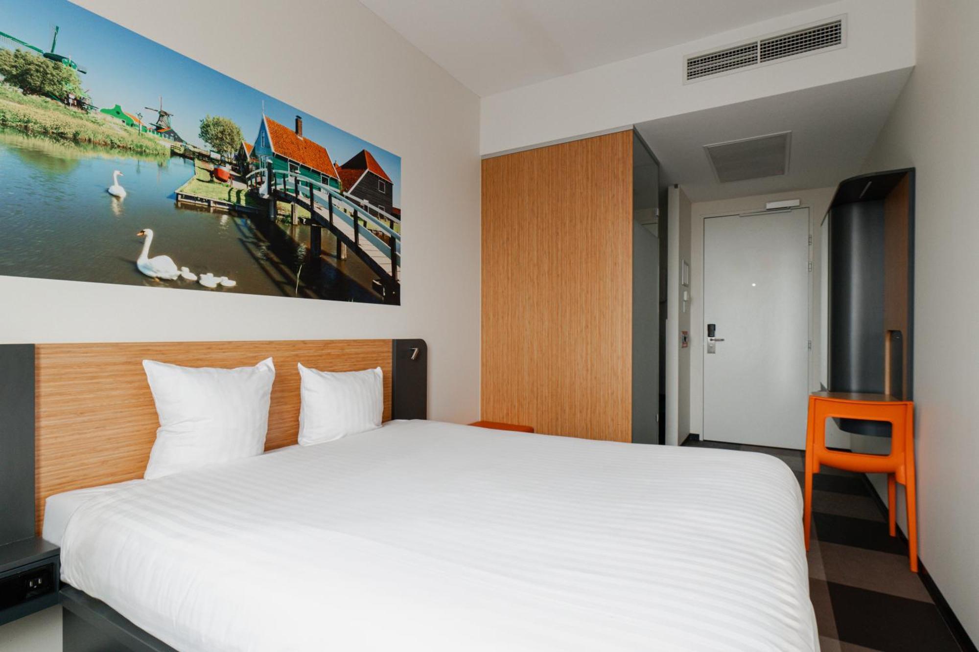 Hotel Easyhotel Amsterdam 2*