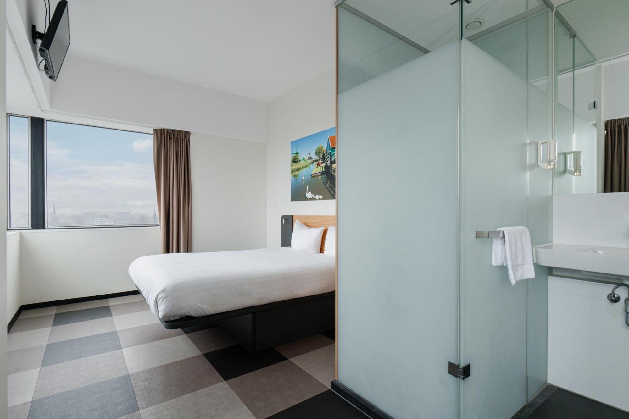 Easyhotel Amsterdam 2*