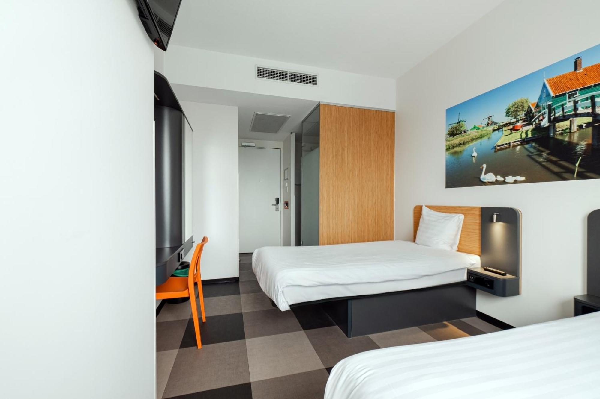 Easyhotel Amsterdam Hotel 2*