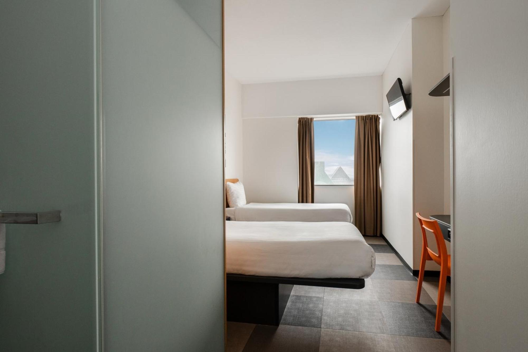 Hotel Easyhotel Amsterdam 2*