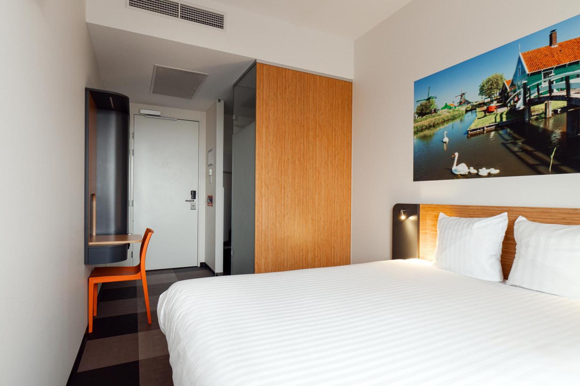 Easyhotel Amsterdam Hotel 2*