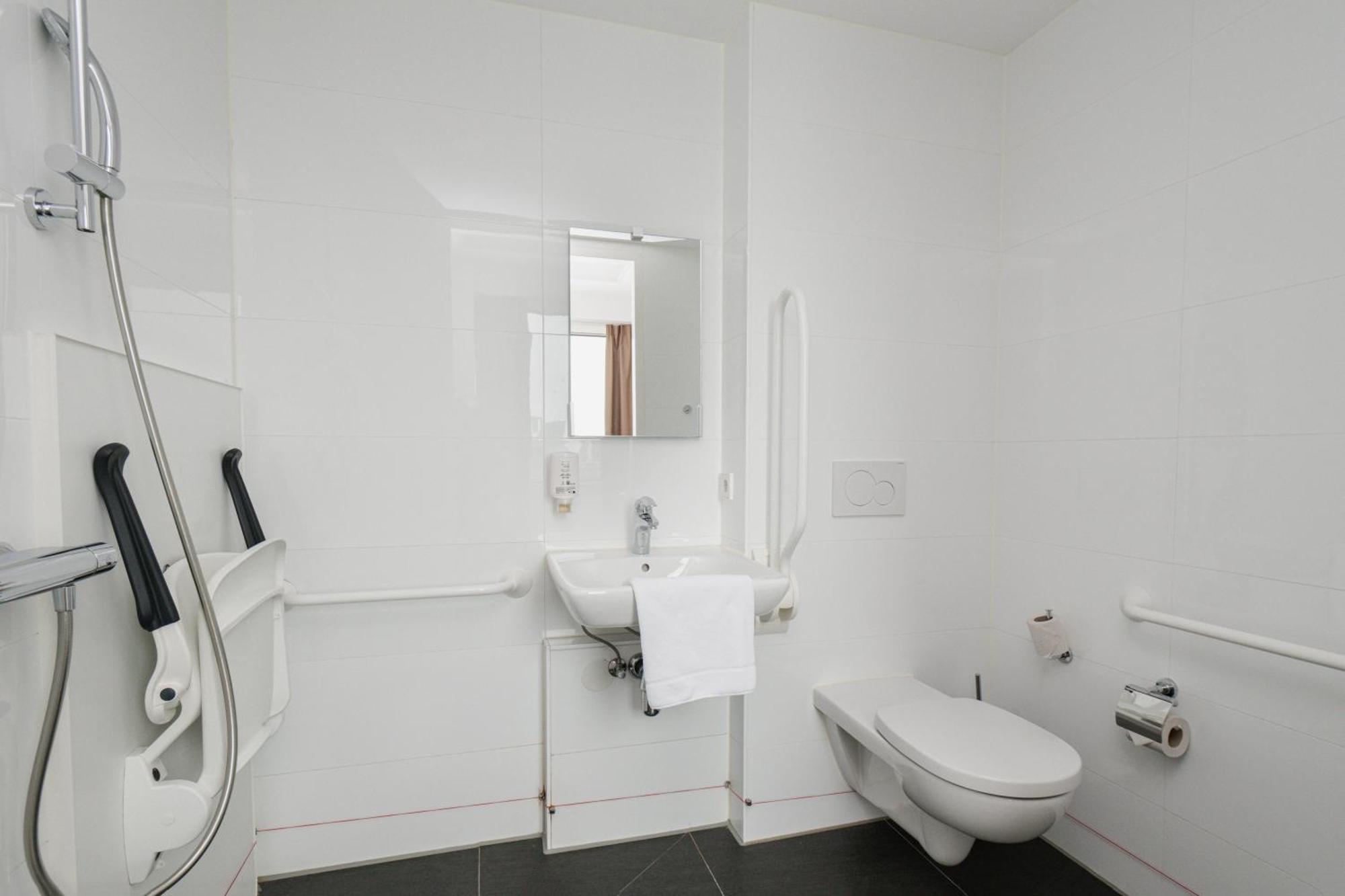 Hotel Easyhotel Amsterdam 2*
