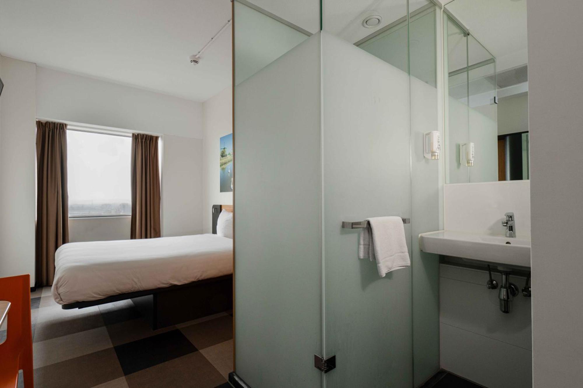 Easyhotel Amsterdam Hotel 2*