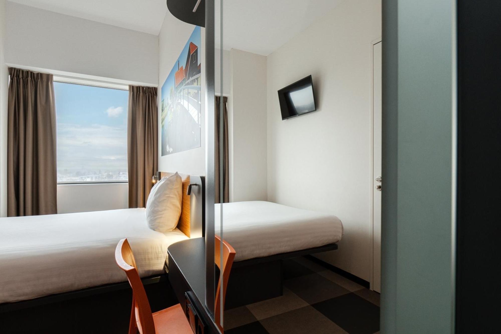 Easyhotel Amsterdam Hotel