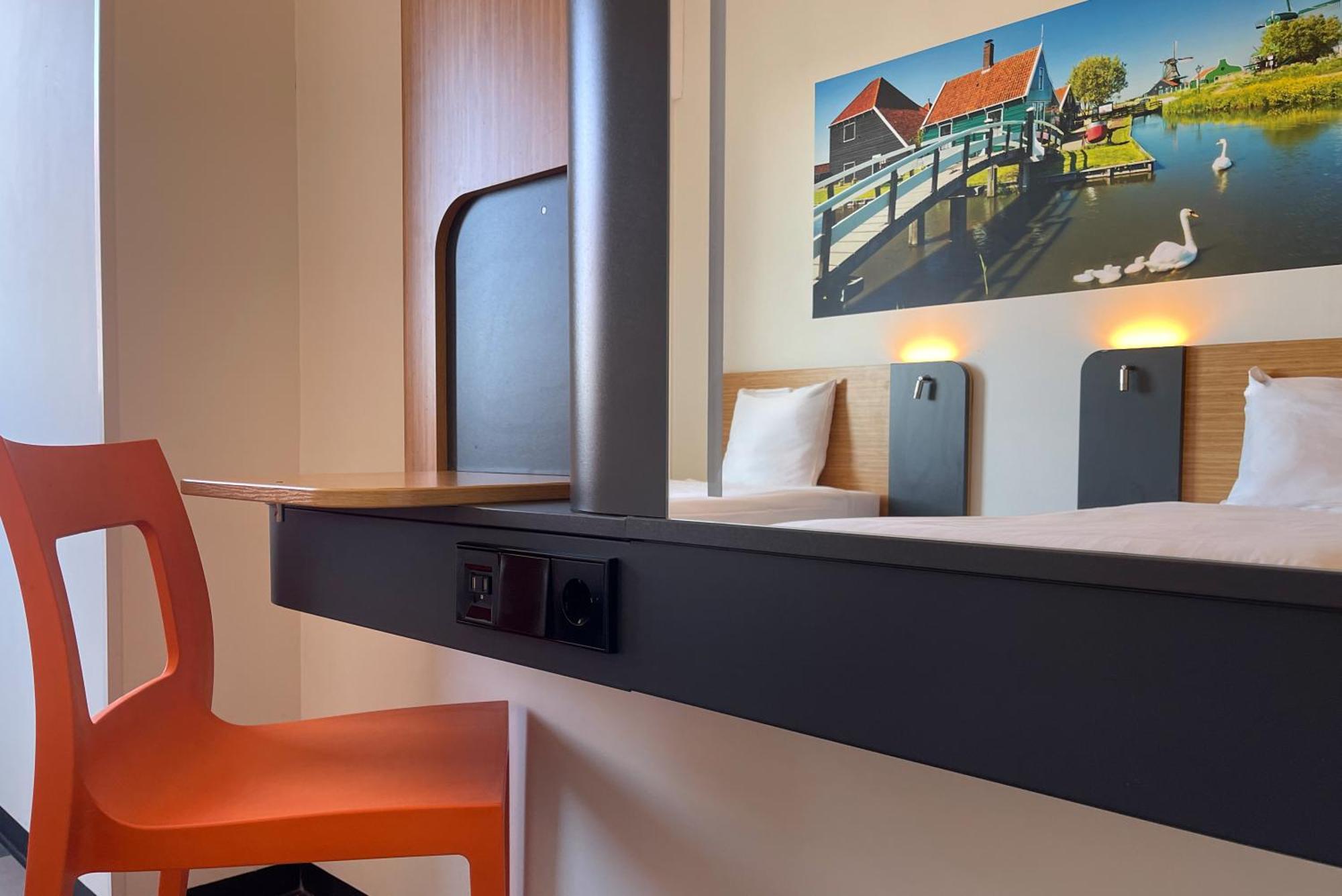 Easyhotel Amsterdam Hotel 2*