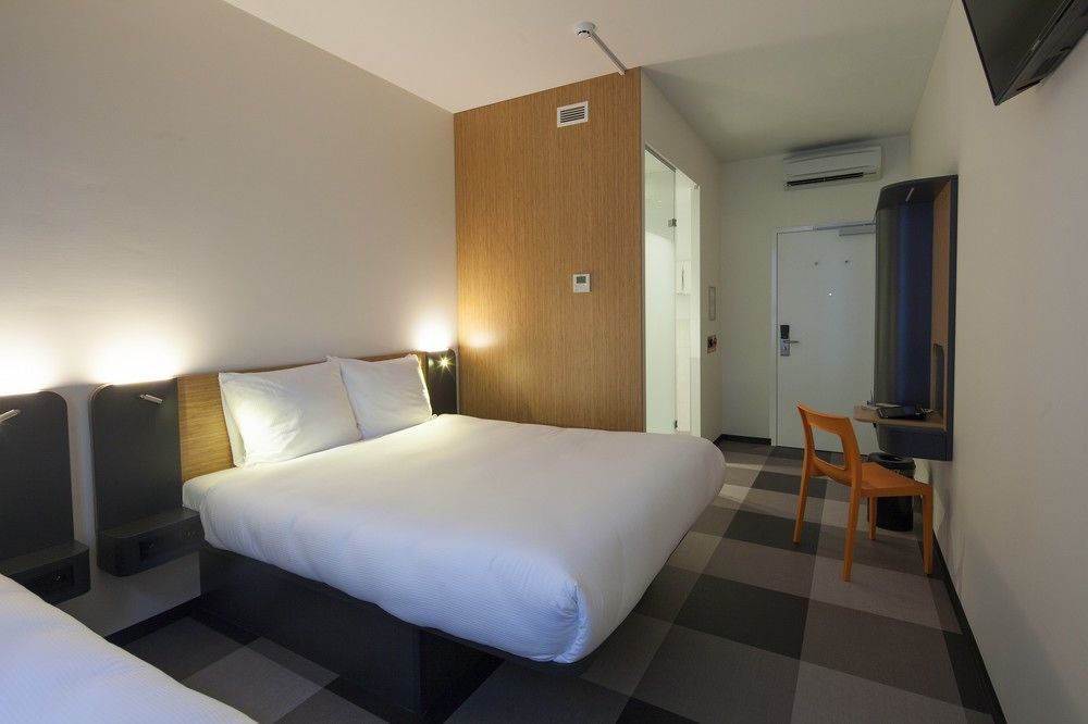 Hotel Easyhotel Amsterdam 2*