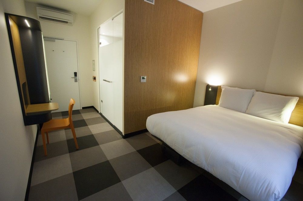 Hotel Easyhotel Amsterdam 2*