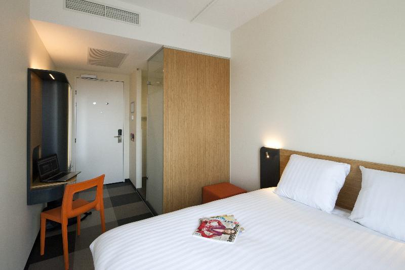 Hotel Easyhotel Amsterdam 2*
