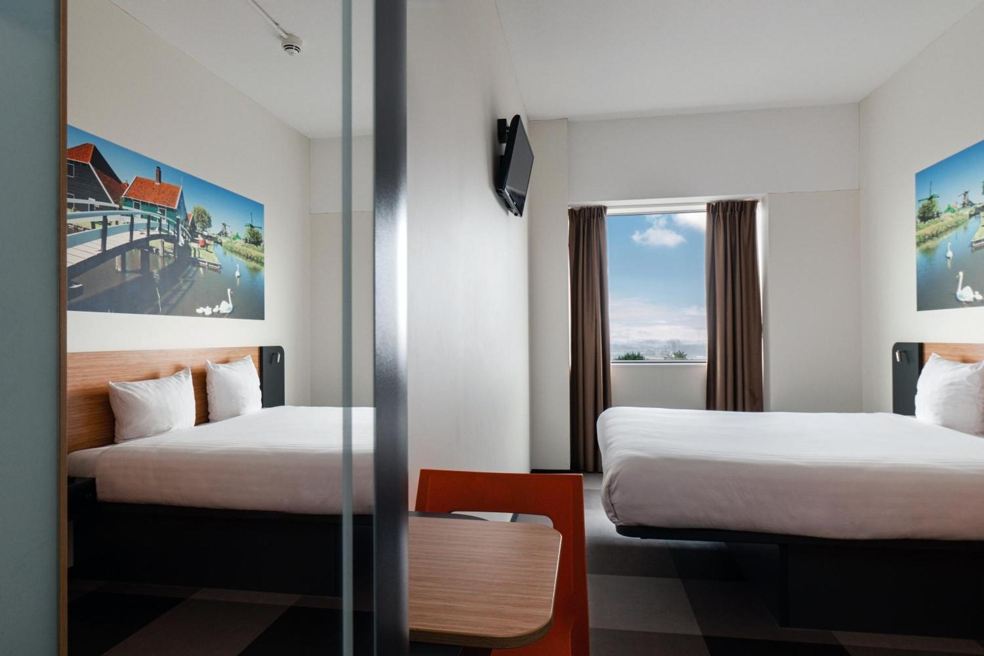 Easyhotel Amsterdam Hotel 2*