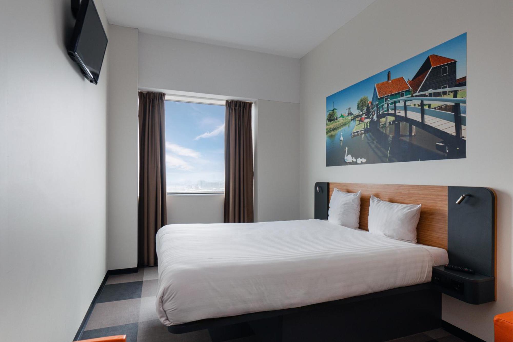 Hotel Easyhotel Amsterdam 2*
