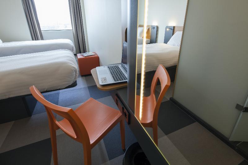 Hotel Easyhotel Amsterdam 2*